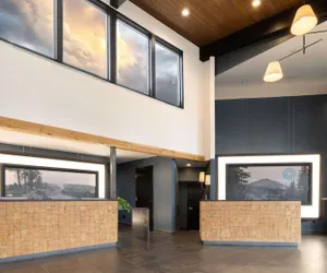 Photo 3 - Riverhouse Lodge