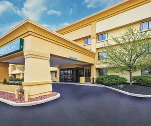 Photo 2 - La Quinta Inn by Wyndham Toledo Perrysburg