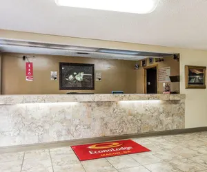 Photo 3 - Econo Lodge Macon