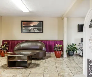 Photo 4 - Econo Lodge Macon