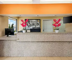 Photo 3 - Super 8 by Wyndham Grand Prairie Southwest
