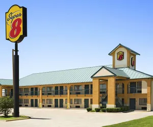 Photo 2 - Super 8 by Wyndham Grand Prairie Southwest