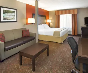 Photo 5 - Muncie Place Hotel & Suites