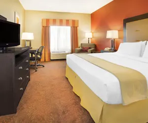 Photo 4 - Holiday Inn Express Hotel & Suites Muncie, an IHG Hotel