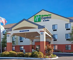 Photo 2 - Holiday Inn Express Hotel & Suites Muncie, an IHG Hotel