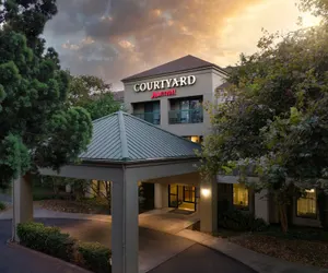 Photo 2 - Courtyard by Marriott Stockton