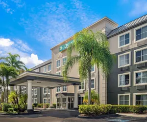 Photo 2 - La Quinta Inn & Suites by Wyndham Naples East (I-75)