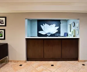 Photo 3 - La Quinta Inn & Suites by Wyndham Cleveland Macedonia