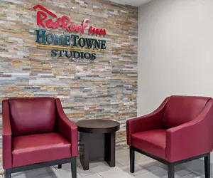 Photo 4 - HomeTowne Studios by Red Roof Flint