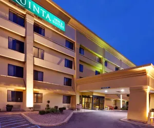 Photo 2 - La Quinta Inn & Suites by Wyndham Plattsburgh