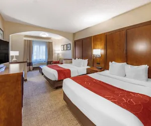 Photo 2 - Comfort Suites Near Six Flags Magic Mountain