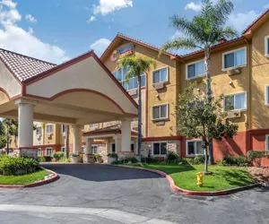 Photo 2 - Comfort Suites Near Six Flags Magic Mountain