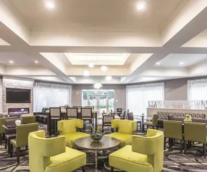 Photo 5 - La Quinta Inn & Suites by Wyndham Atlanta Alpharetta