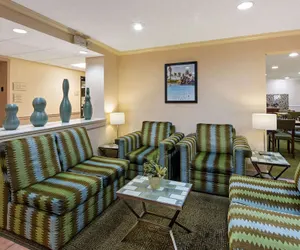 Photo 2 - La Quinta Inn & Suites by Wyndham Sawgrass