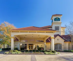 Photo 2 - La Quinta Inn & Suites by Wyndham Raleigh Cary