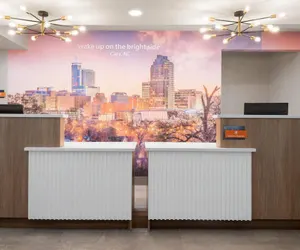 Photo 2 - La Quinta Inn & Suites by Wyndham Raleigh Cary