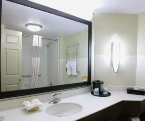 Photo 5 - La Quinta Inn & Suites by Wyndham Raleigh Cary