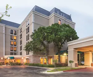 Photo 2 - DoubleTree by Hilton Austin - University Area