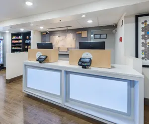 Photo 4 - Holiday Inn Express London by IHG