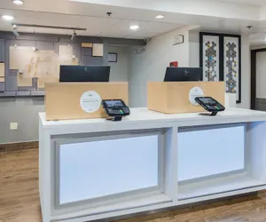Photo 5 - Holiday Inn Express London by IHG