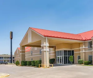 Photo 2 - Super 8 by Wyndham Amarillo West