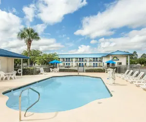 Photo 2 - Days Inn by Wyndham Valdosta I-75