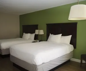 Photo 3 - Vagabond Motor Hotel