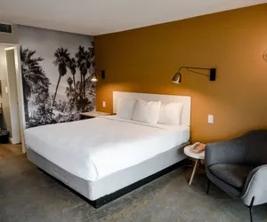 Photo 2 - Vagabond Motor Hotel