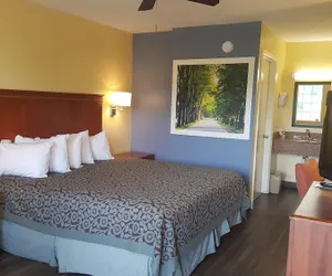 Photo 4 - Days Inn by Wyndham Trenton