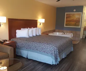 Photo 5 - Days Inn by Wyndham Trenton