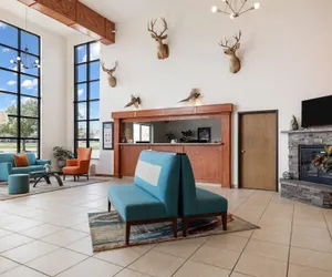 Photo 4 - Howard Johnson Hotel & Suites by Wyndham Oacoma