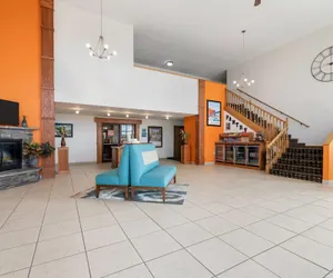 Photo 3 - Howard Johnson Hotel & Suites by Wyndham Oacoma