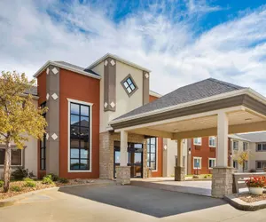 Photo 2 - Howard Johnson Hotel & Suites by Wyndham Oacoma