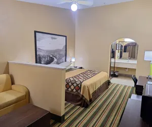 Photo 4 - Super 8 by Wyndham Weslaco
