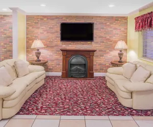 Photo 4 - Days Inn by Wyndham Lake Village