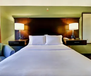 Photo 5 - Staybridge Suites Madison East by IHG