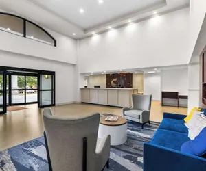 Photo 5 - Comfort Suites Austin Airport