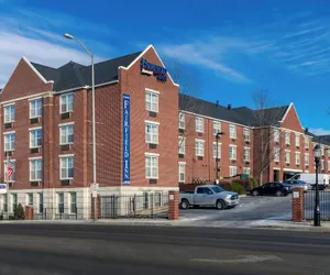 Photo 2 - Fairfield Inn Kansas City Downtown/Union Hill by Marriott