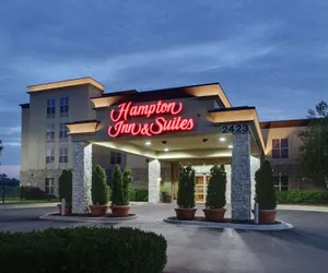 Photo 2 - Hampton Inn & Suites Chicago/Aurora