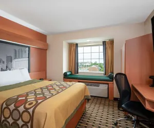 Photo 3 - Super 8 by Wyndham Columbus West