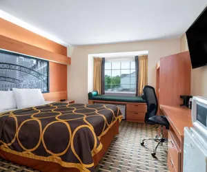 Photo 5 - Super 8 by Wyndham Columbus West