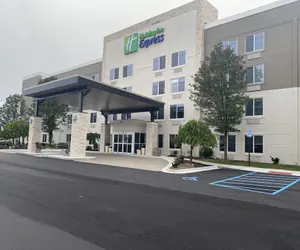 Photo 2 - Holiday Inn Express Wixom