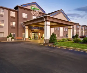 Photo 2 - Holiday Inn Express Newport North - Middletown by IHG