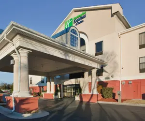 Photo 2 - Holiday Inn Express Hotel & Suites Laurinburg, an IHG Hotel