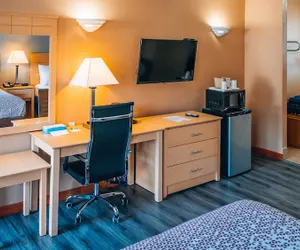 Photo 2 - Quiet Corner Inn