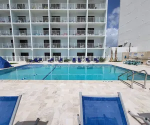 Photo 2 - Beachside Hotel