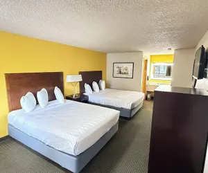 Photo 5 - PepperTree Inn