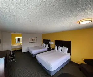 Photo 4 - PepperTree Inn