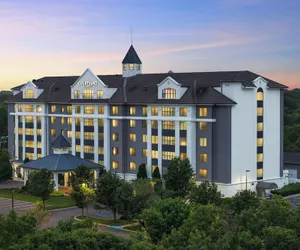 Photo 2 - Courtyard by Marriott Long Island MacArthur Airport