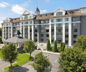 Photo 2 - Courtyard by Marriott Long Island MacArthur Airport